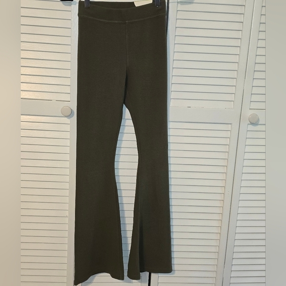 Aerie OFFLINE Hi-Rise Flare Pants | Olive Green | Size Small Short NWT - Picture 2 of 6